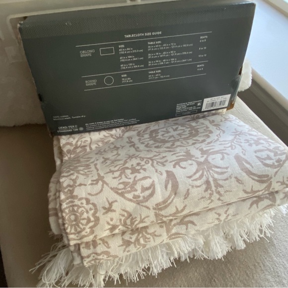 Threshold Quality 100% Cotton Tablecloth 60”x84” - Picture 5 of 5